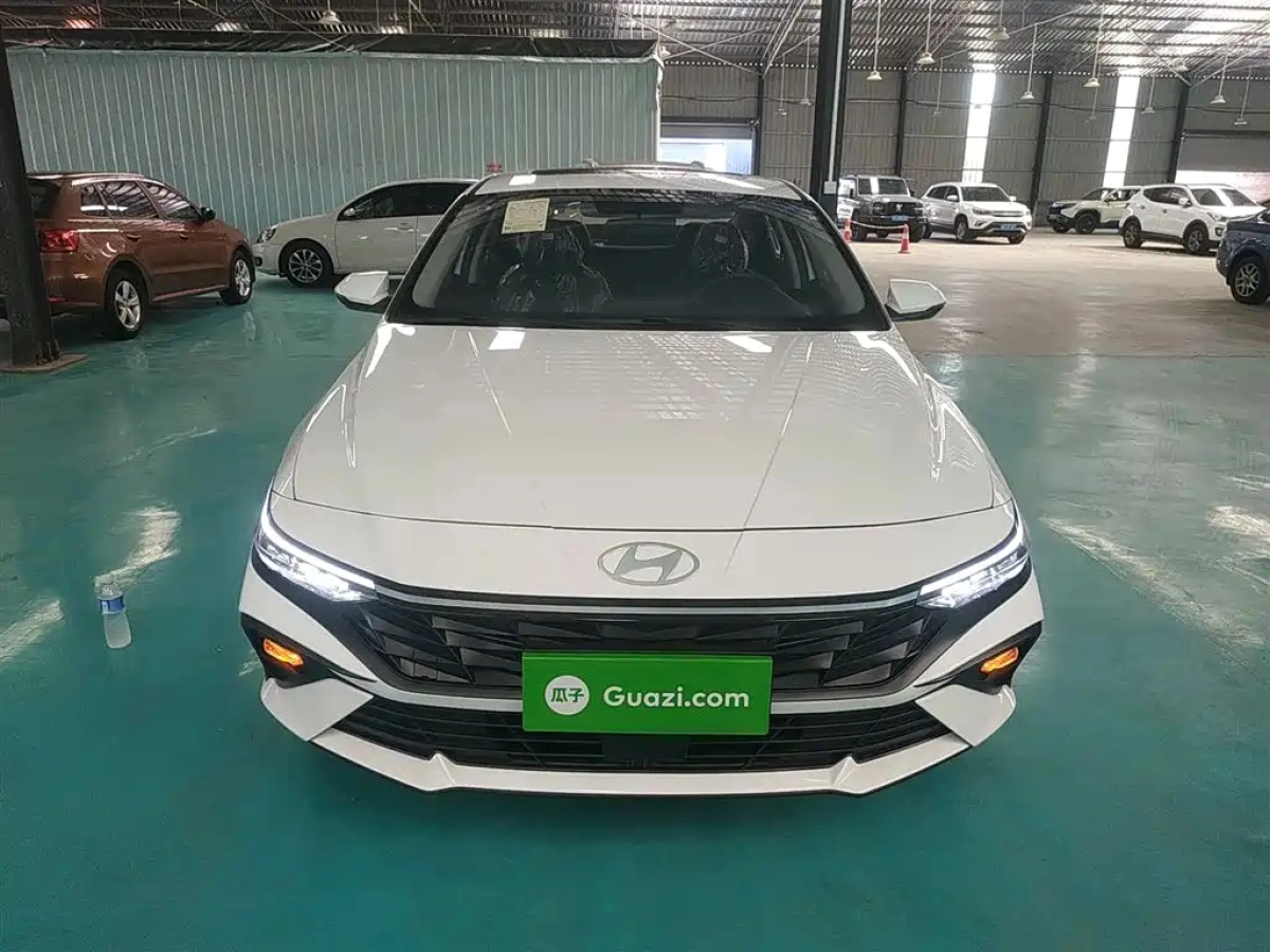 HYUNDAI ELANTRA