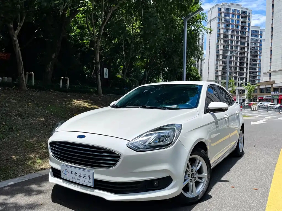 FORD ESCORT  2019
