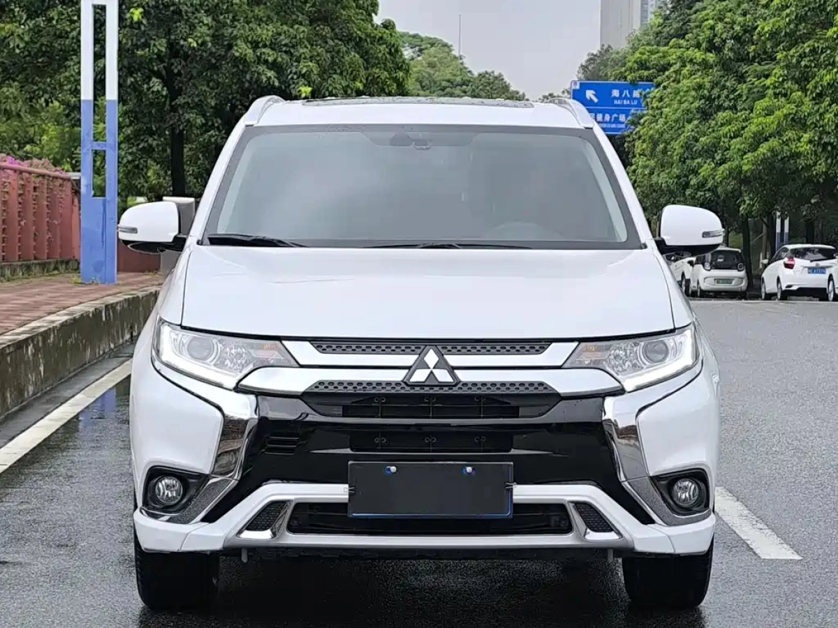 MITSUBISHI OUTLANDER