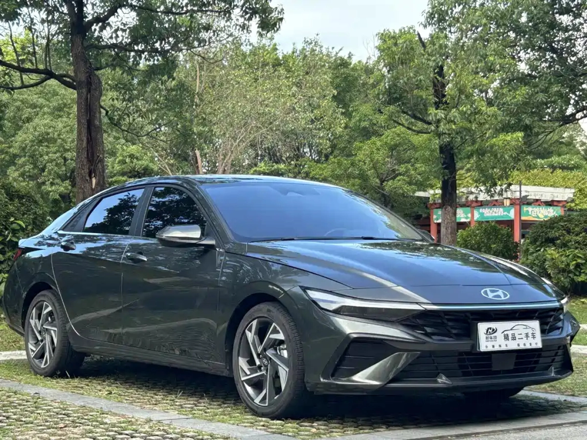 HYUNDAI ELANTRA