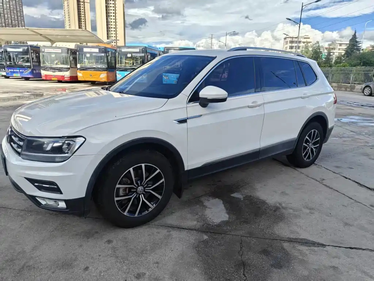 VOLKSWAGEN TIGUAN L