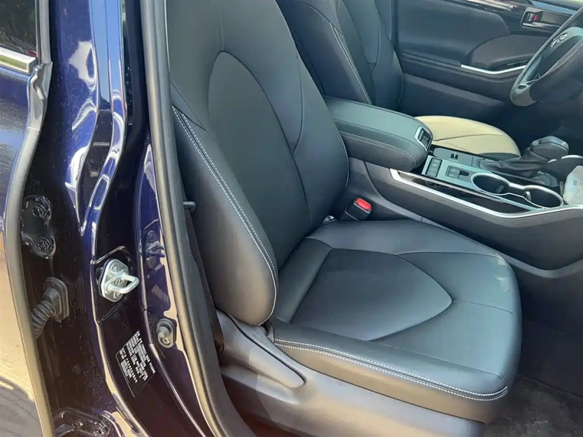 TOYOTA HIGHLANDER