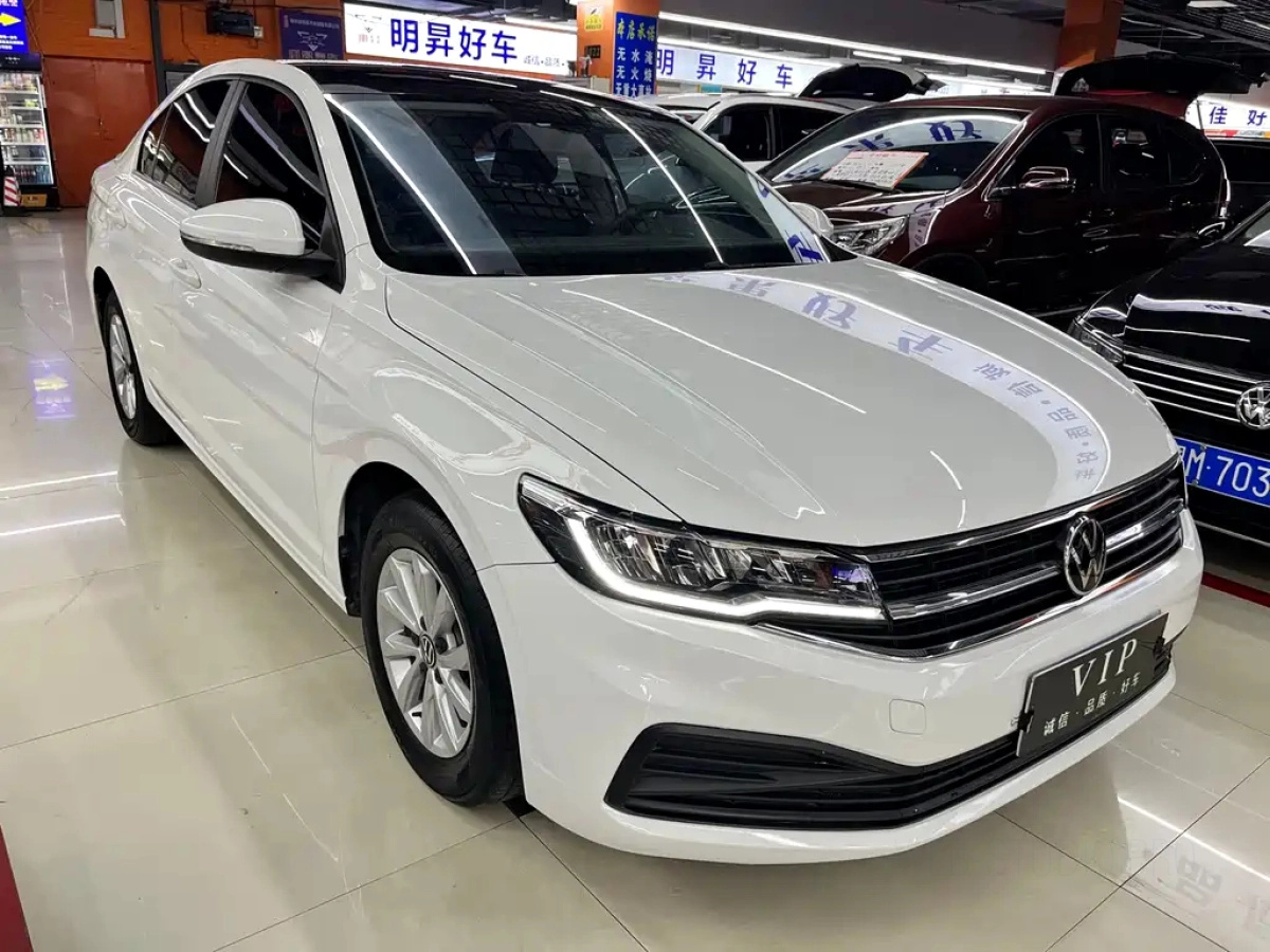 VOLKSWAGEN BORA