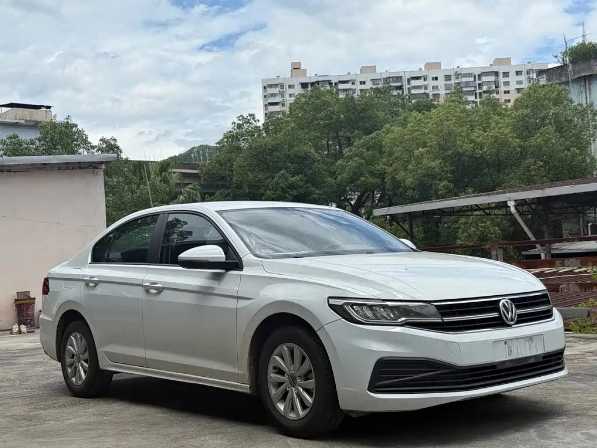 VOLKSWAGEN BORA