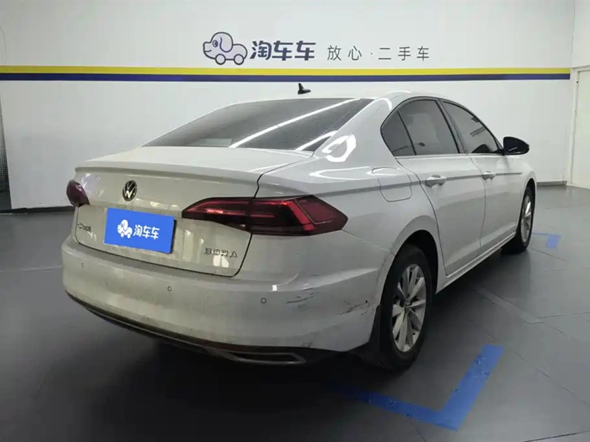 VOLKSWAGEN BORA