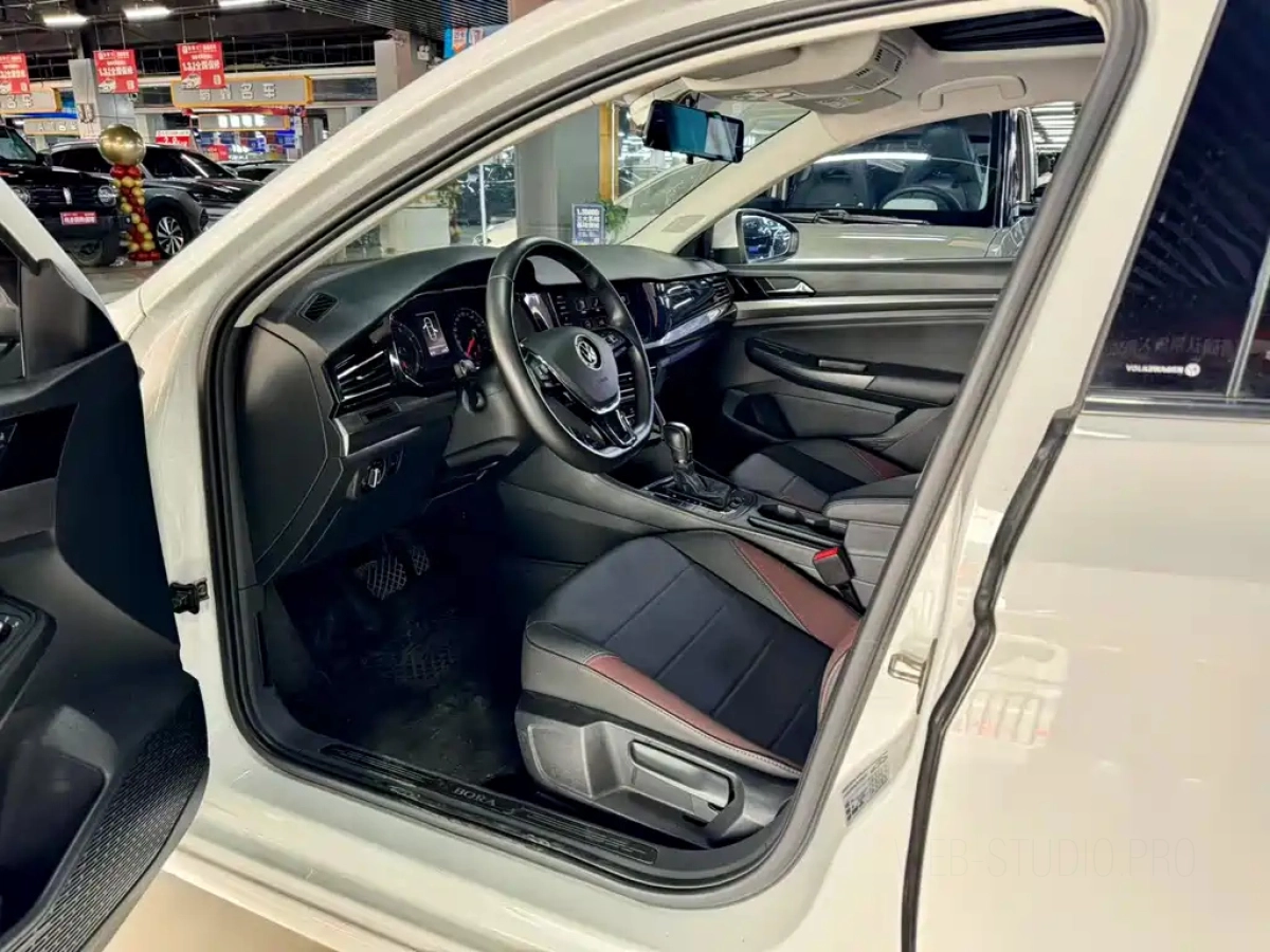 VOLKSWAGEN BORA