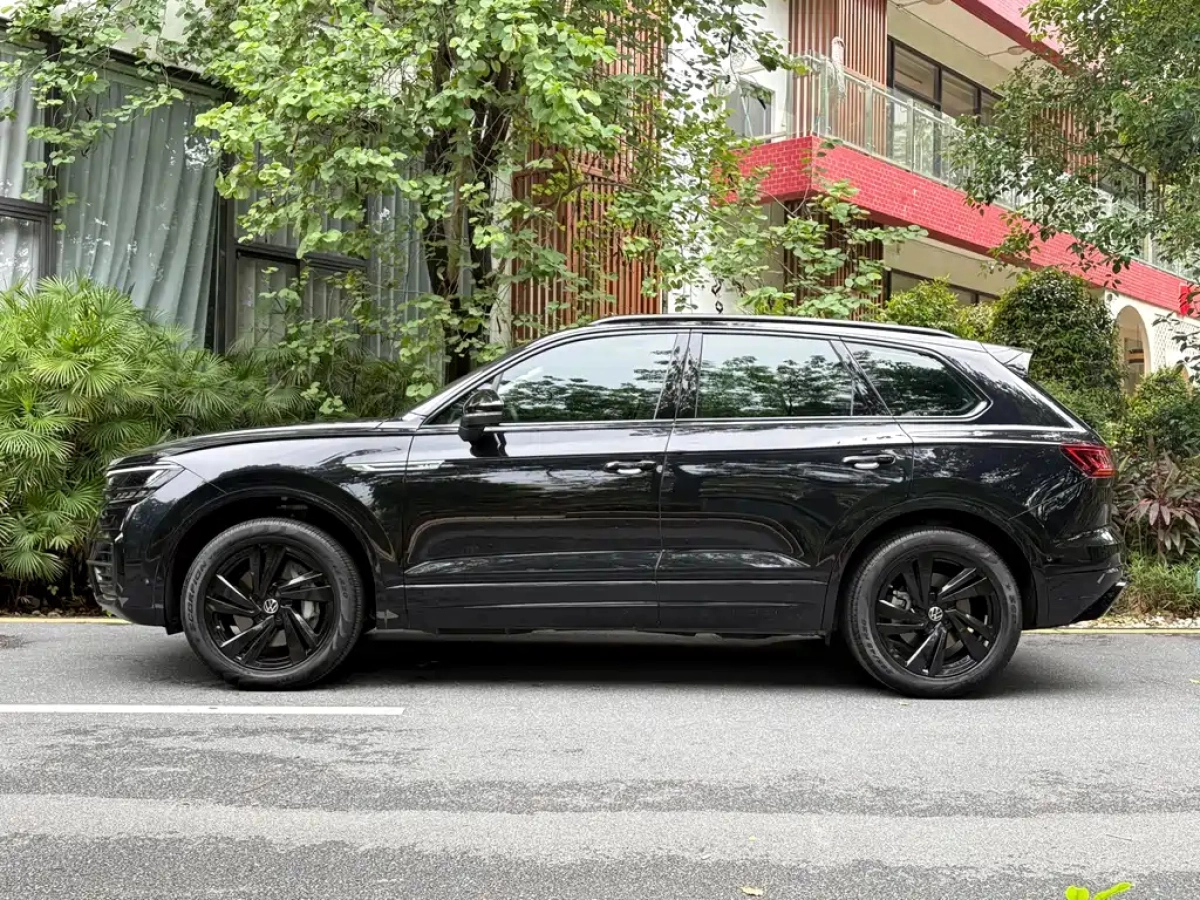 VOLKSWAGEN TOUAREG