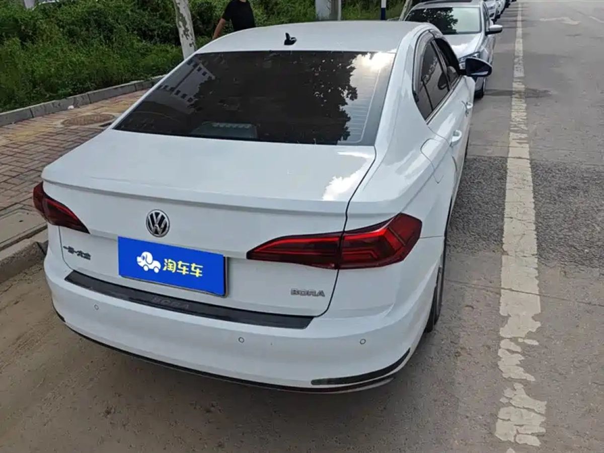 VOLKSWAGEN BORA