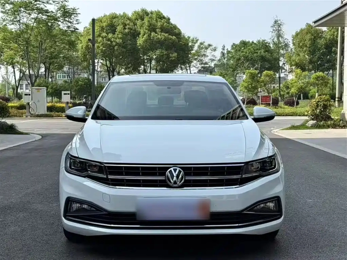 VOLKSWAGEN BORA