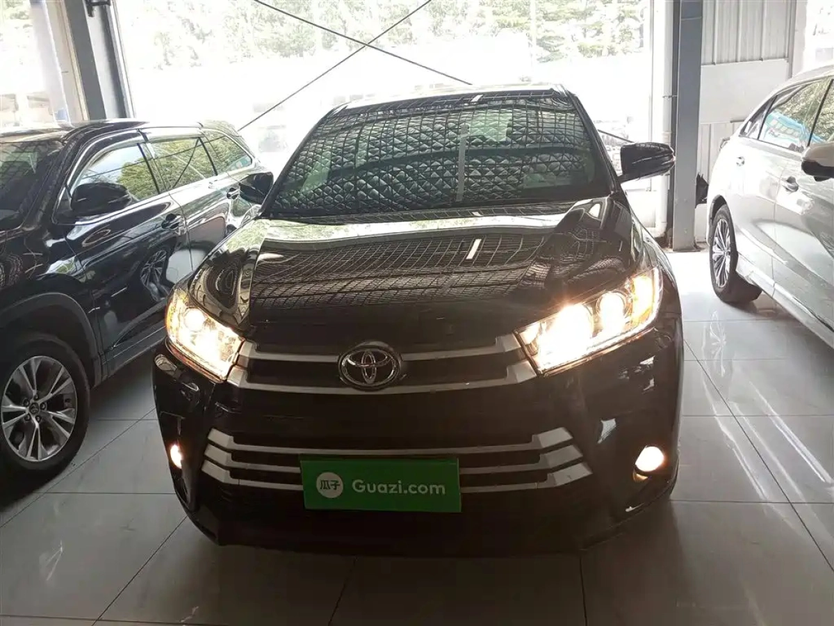 TOYOTA HIGHLANDER