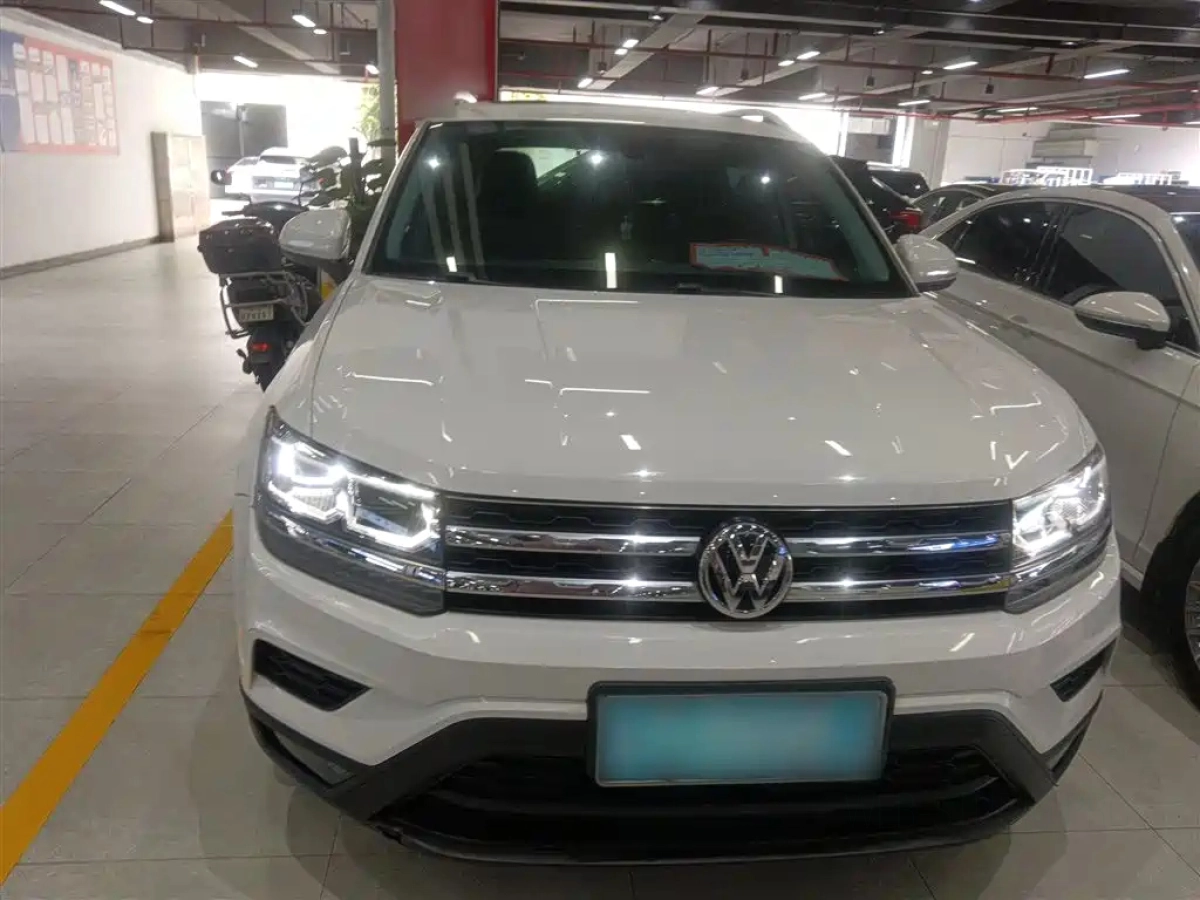 VOLKSWAGEN THARU