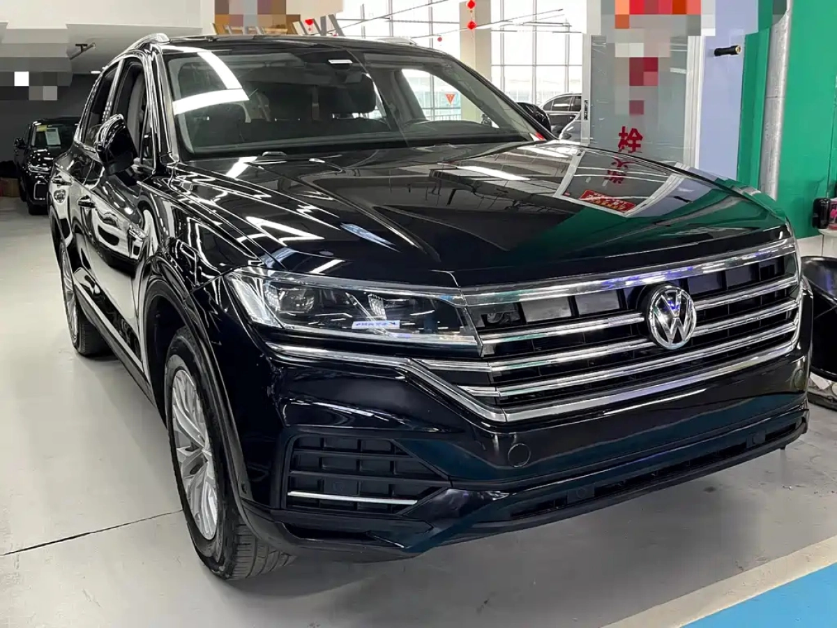 VOLKSWAGEN TOUAREG