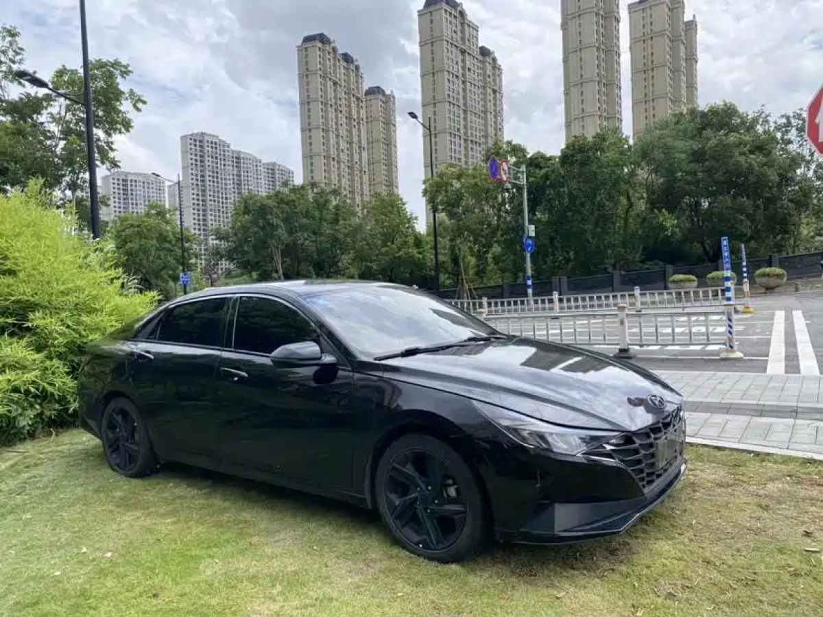 HYUNDAI ELANTRA