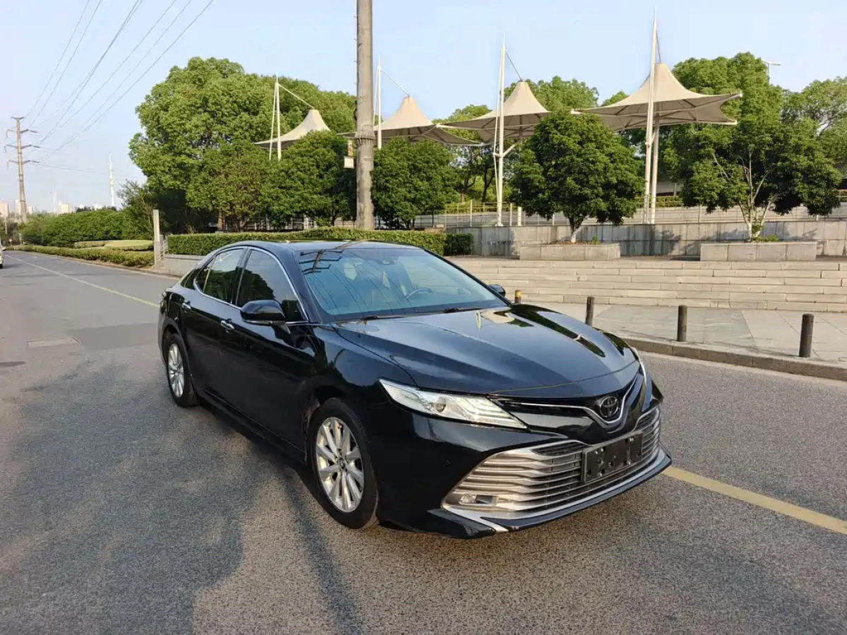 TOYOTA CAMRY
