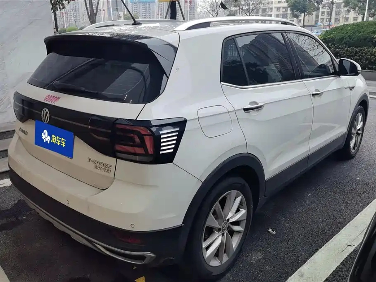 VOLKSWAGEN T-CROSS