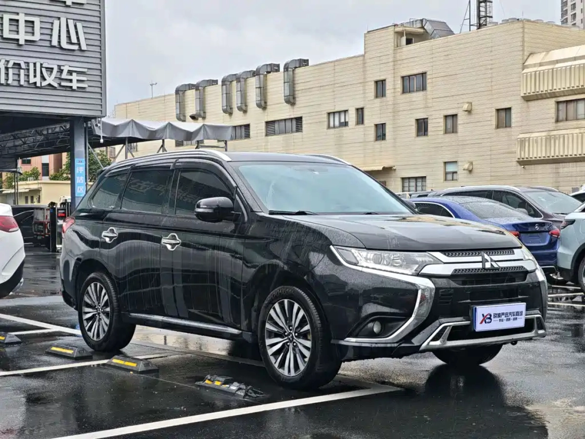 MITSUBISHI OUTLANDER