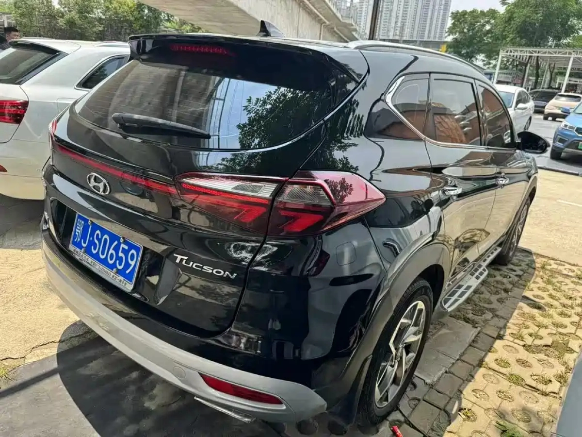 HYUNDAI TUCSON