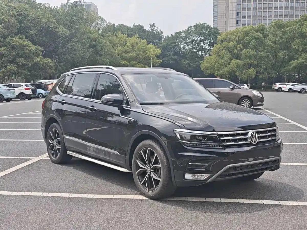 VOLKSWAGEN TIGUAN L