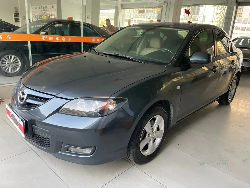 MAZDA 3  2010