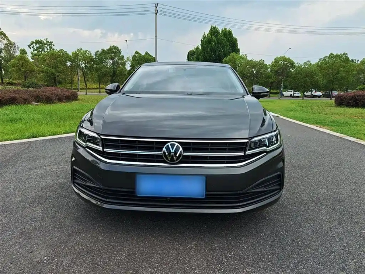 VOLKSWAGEN BORA