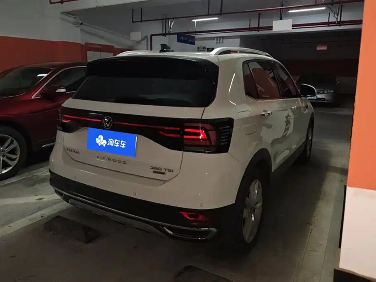 VOLKSWAGEN T-CROSS