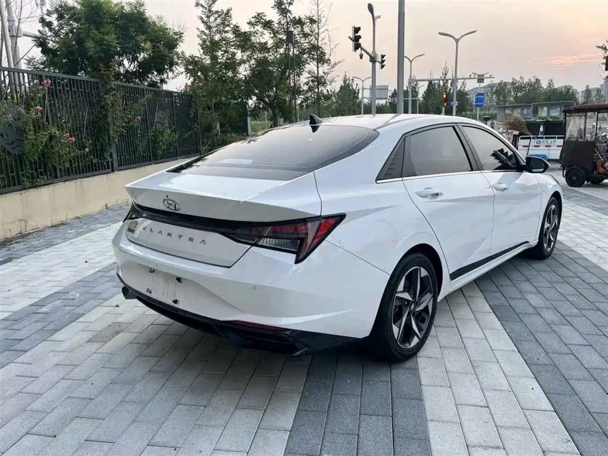 HYUNDAI ELANTRA