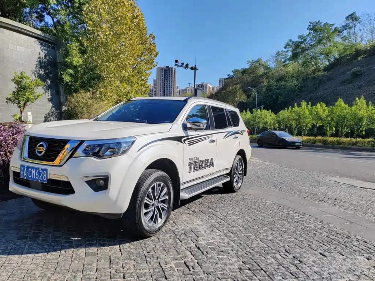 NISSAN TERRA