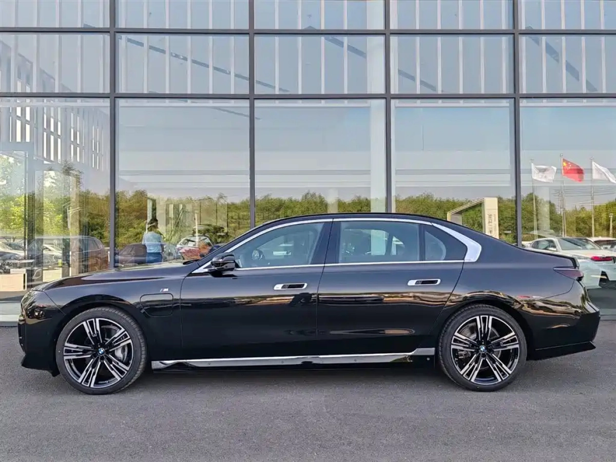 BMW I7