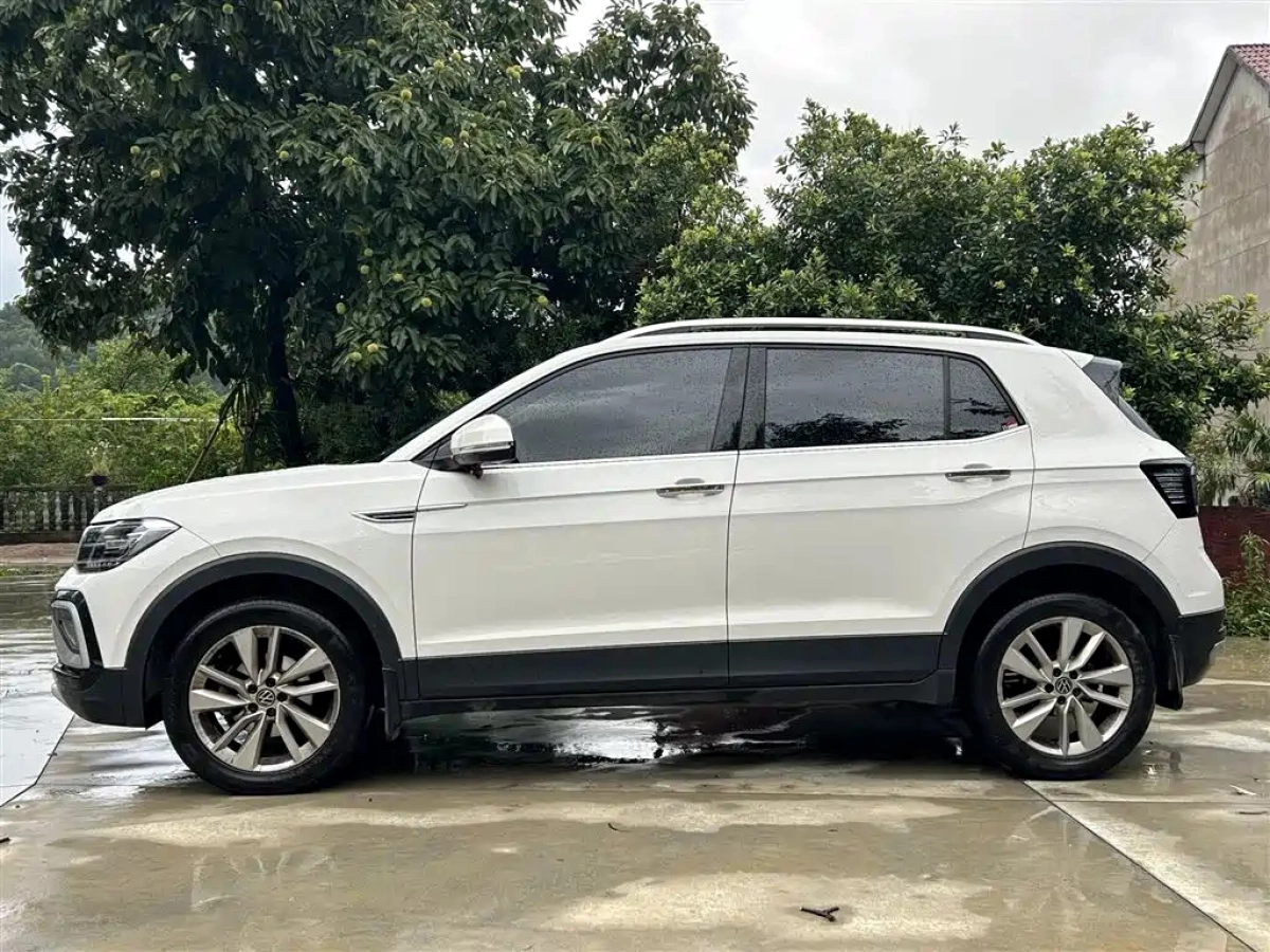 VOLKSWAGEN T-CROSS