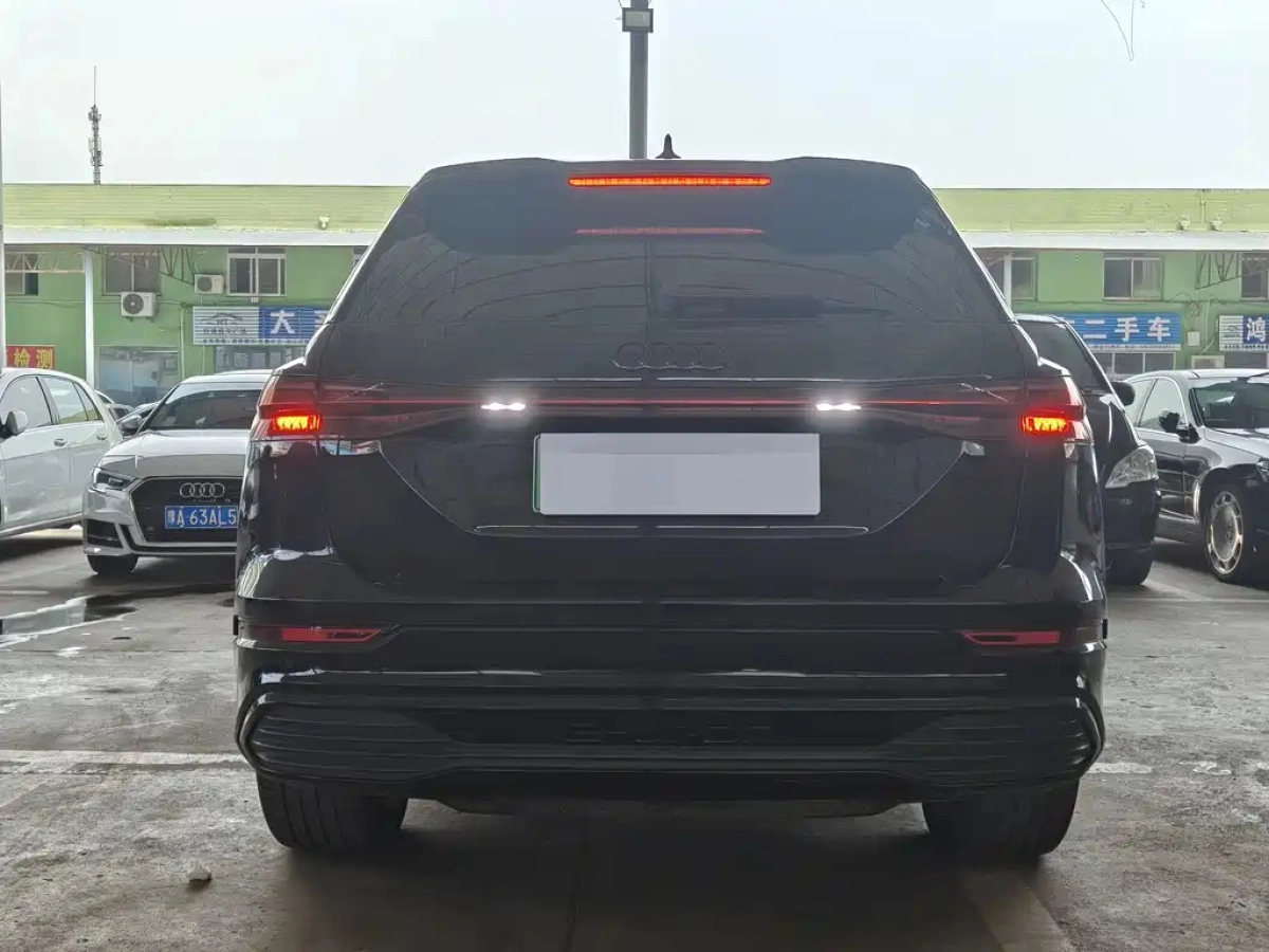 AUDI Q5 E-TRON
