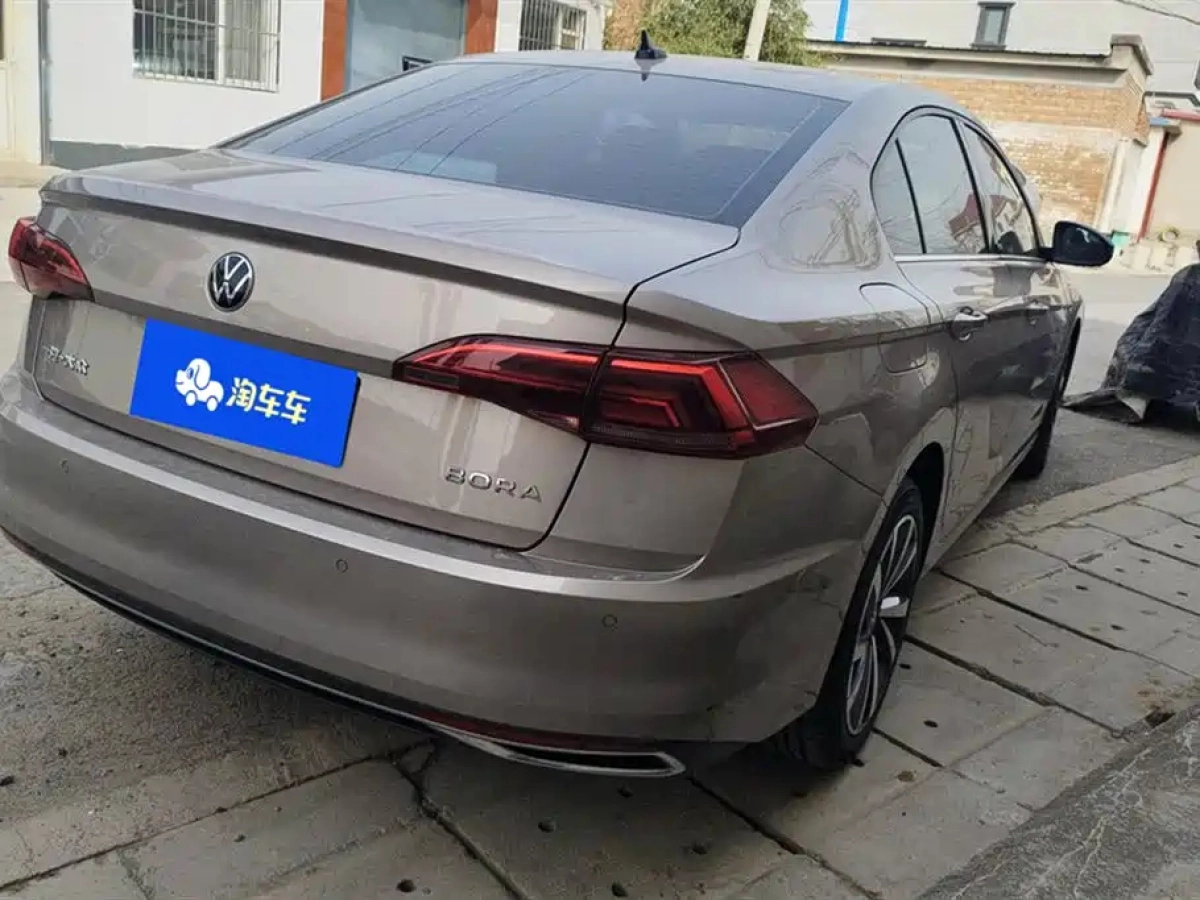VOLKSWAGEN BORA
