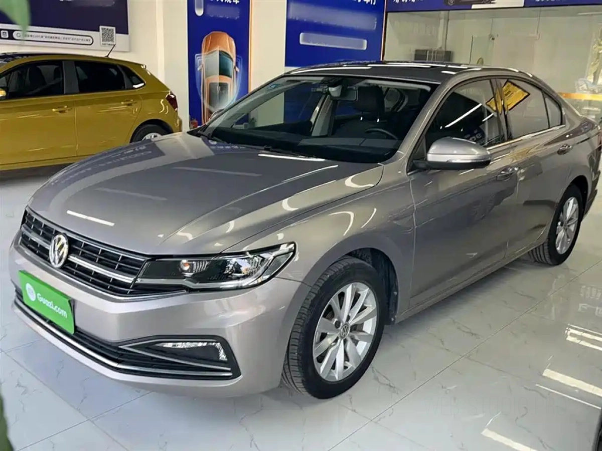 VOLKSWAGEN BORA