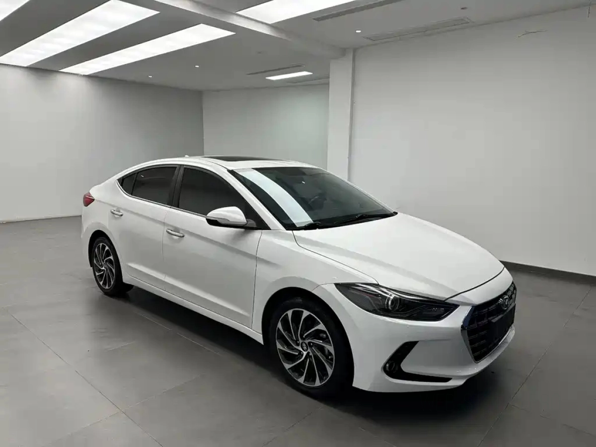 HYUNDAI ELANTRA
