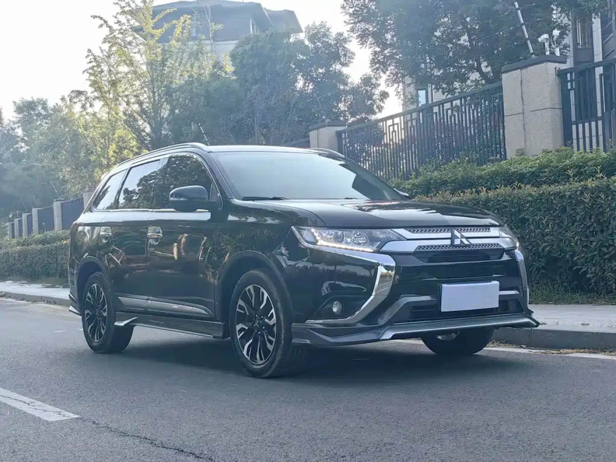 MITSUBISHI OUTLANDER