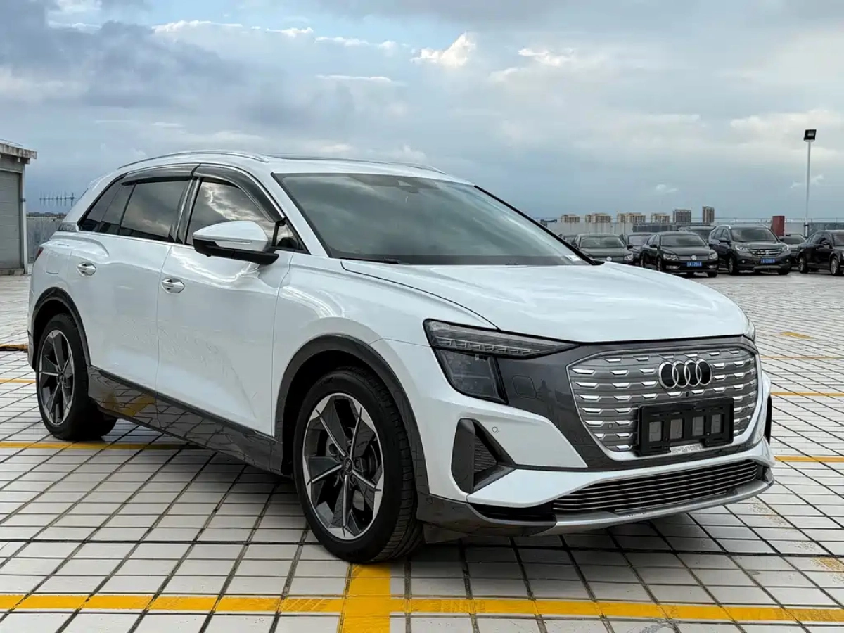 AUDI Q5 E-TRON