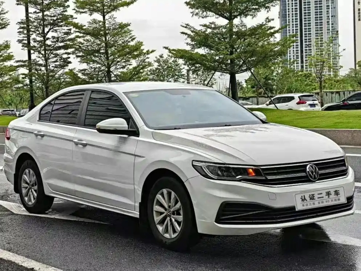 VOLKSWAGEN BORA