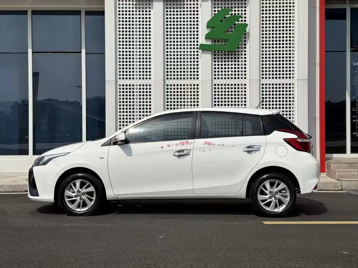 TOYOTA YARIS L DAZZLING