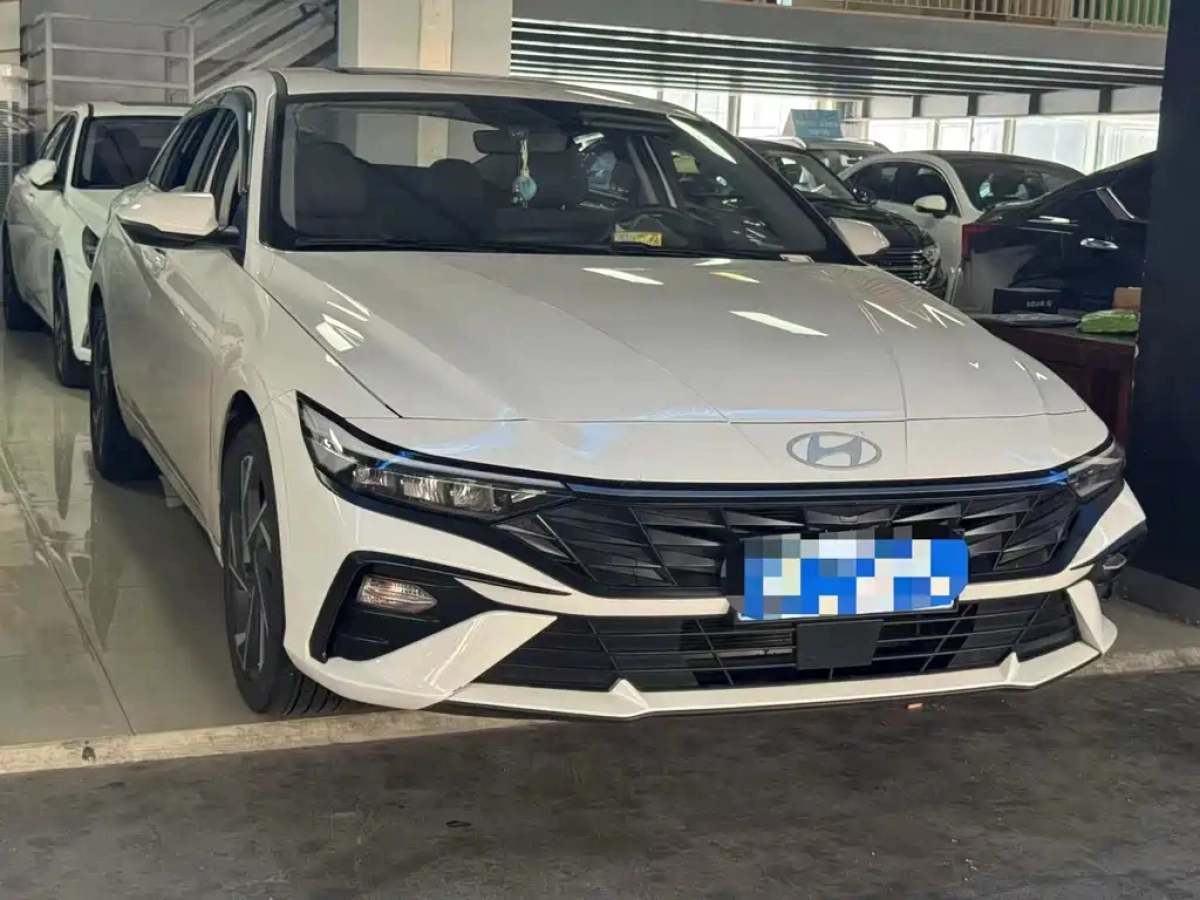 HYUNDAI ELANTRA