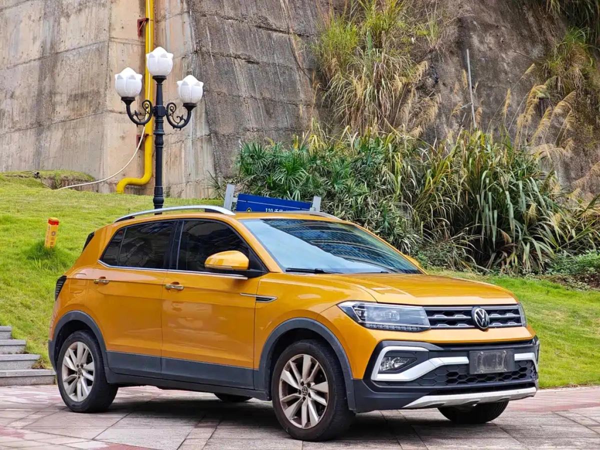 VOLKSWAGEN T-CROSS