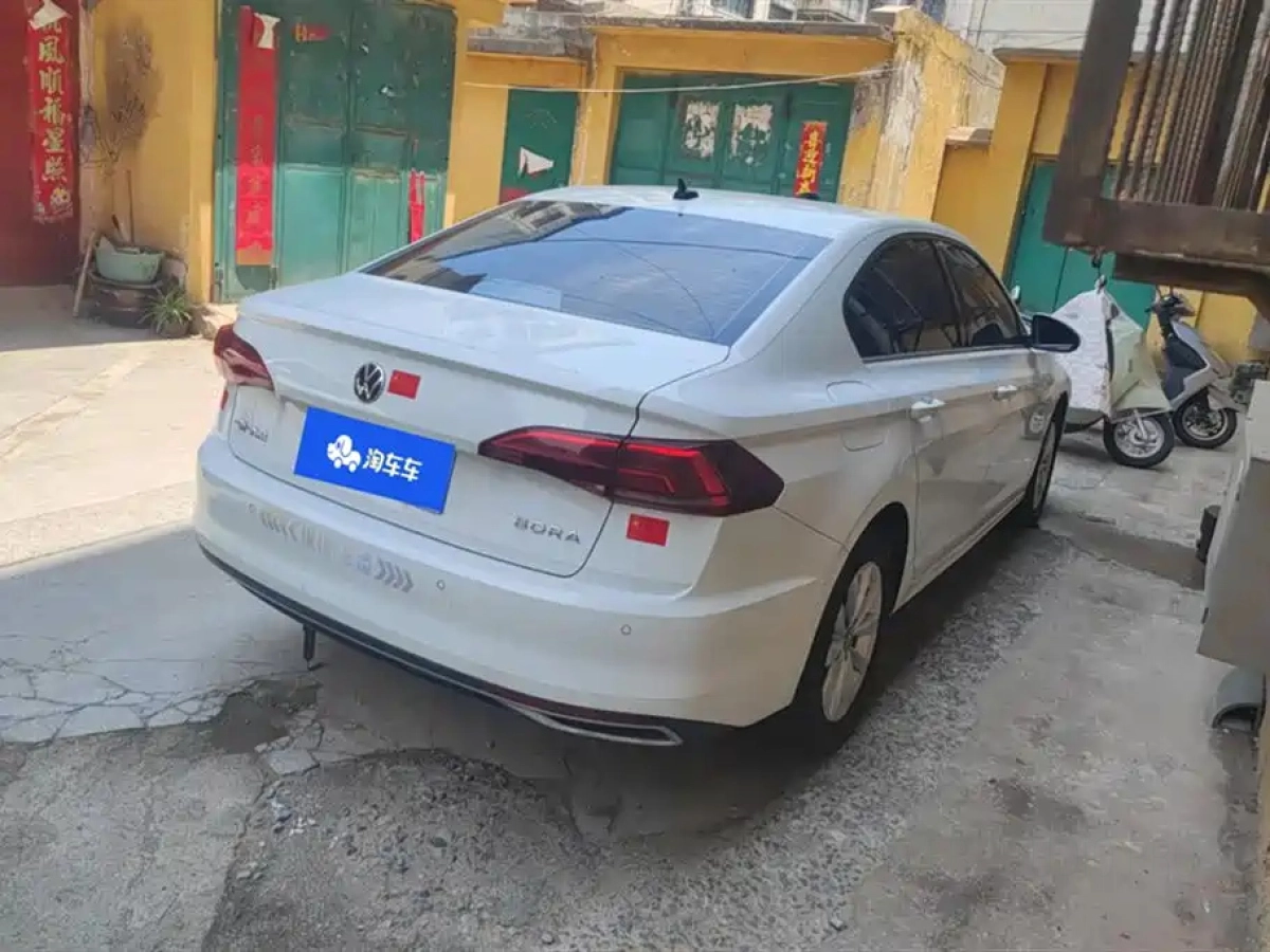 VOLKSWAGEN BORA