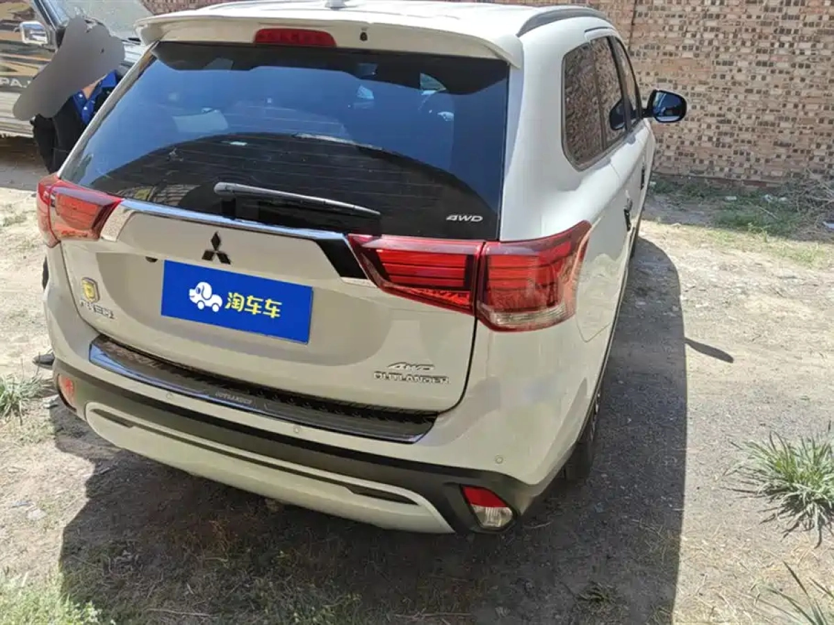 MITSUBISHI OUTLANDER