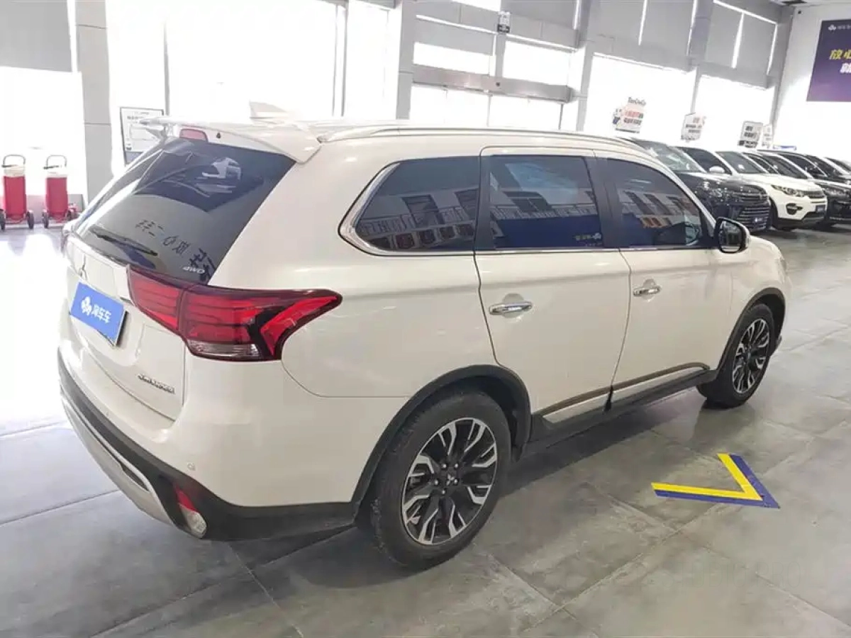 MITSUBISHI OUTLANDER