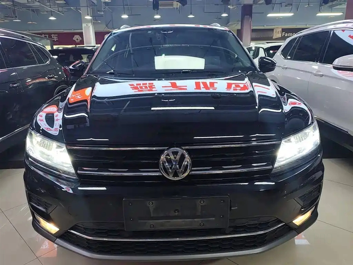 VOLKSWAGEN TIGUAN