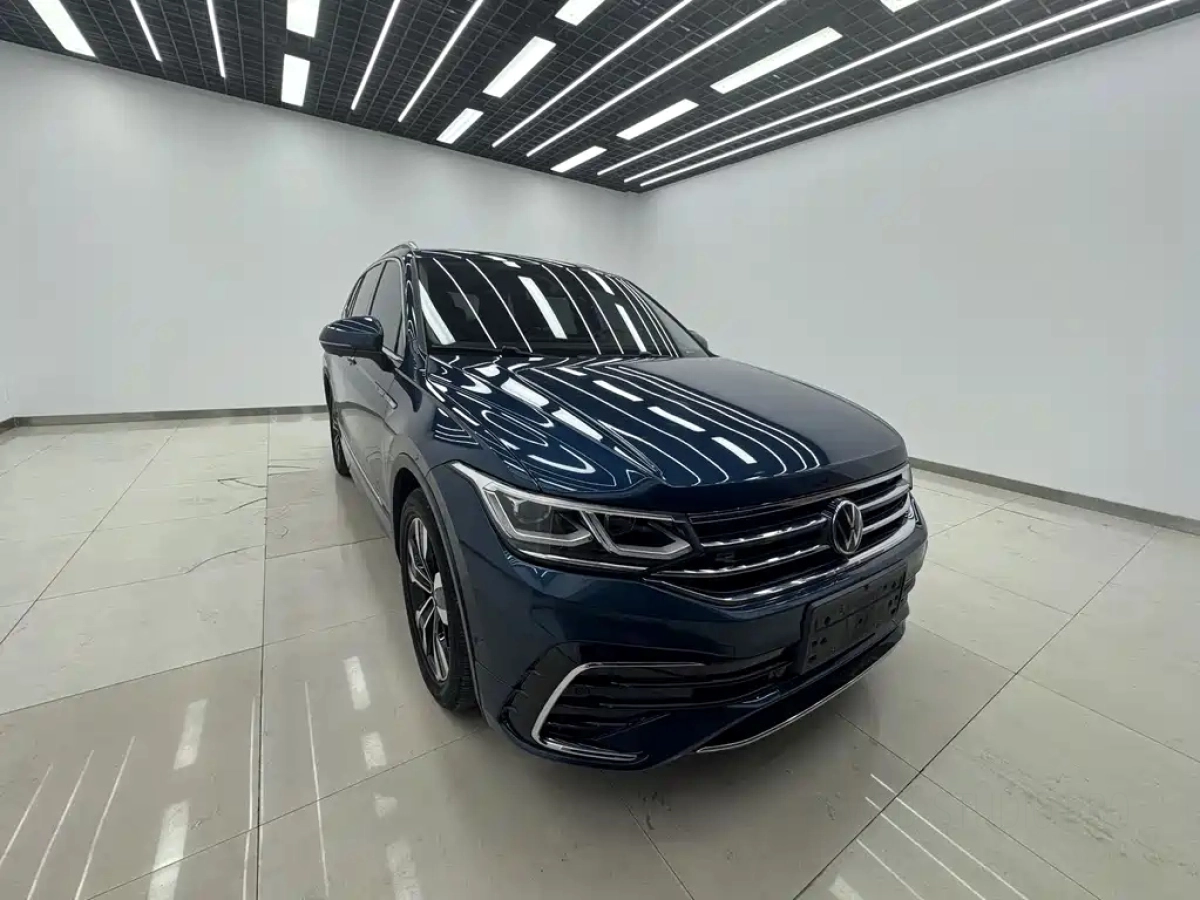 VOLKSWAGEN TIGUAN L