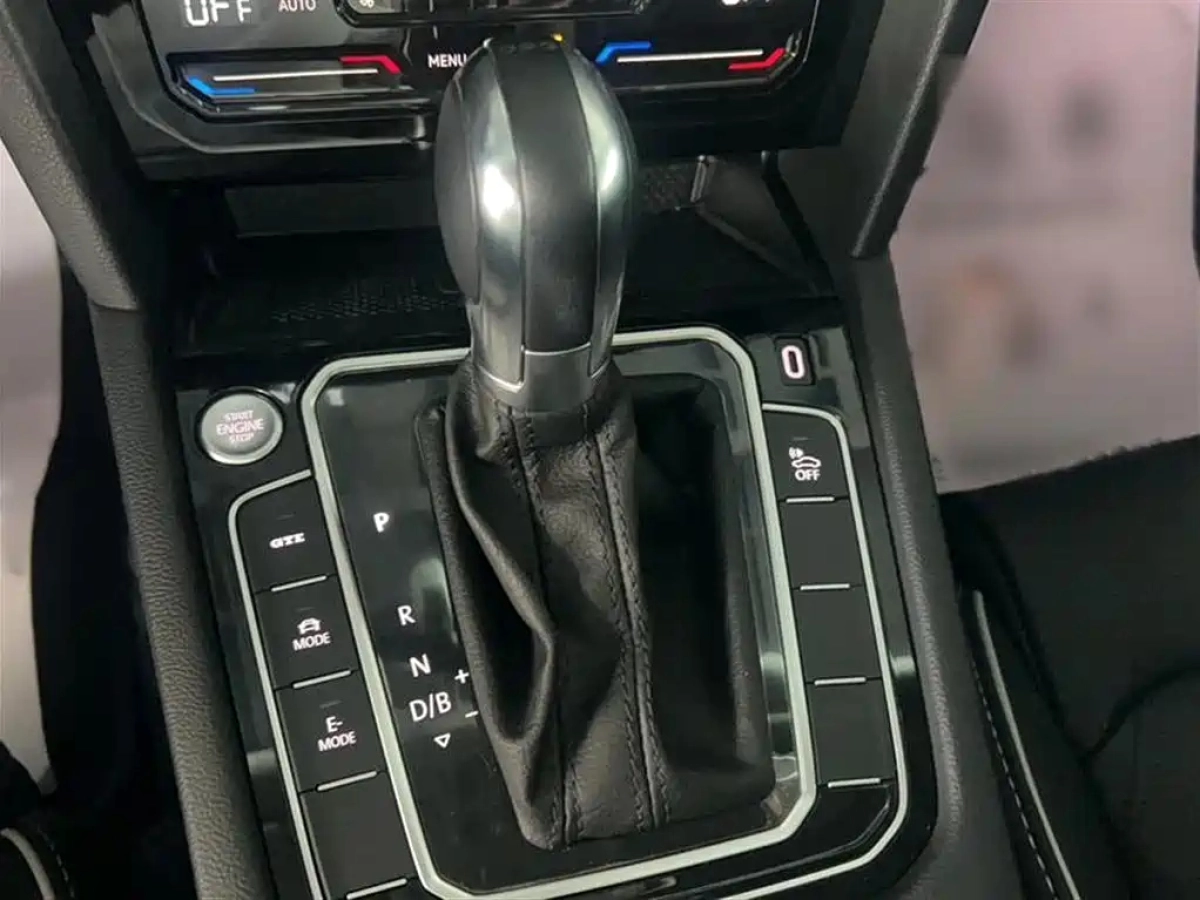 VOLKSWAGEN MAGOTAN GTE PLUG IN HYBRID