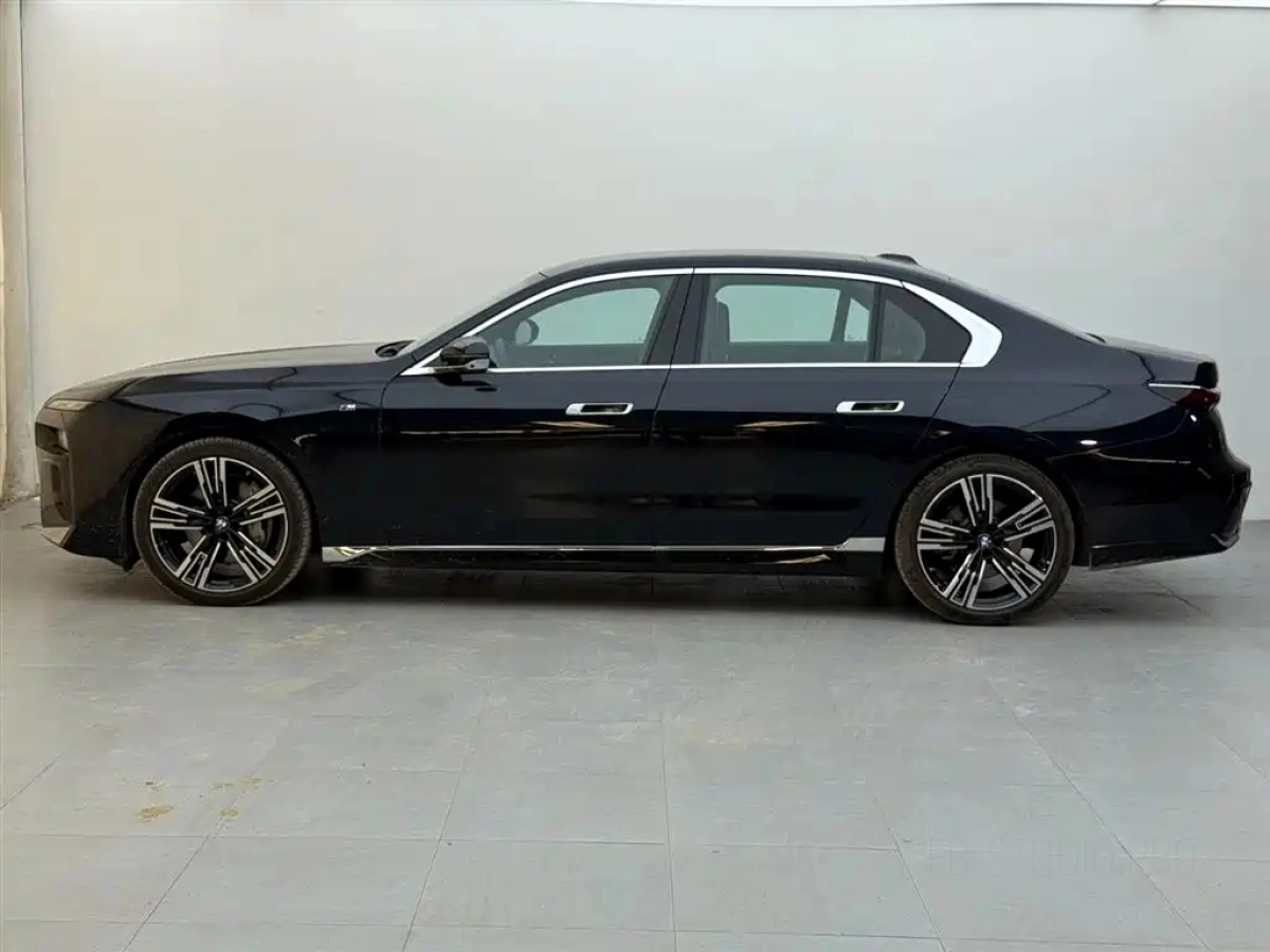 BMW 7-SERIES