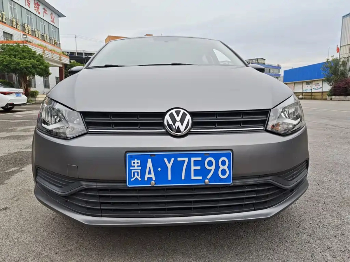 VOLKSWAGEN POLO