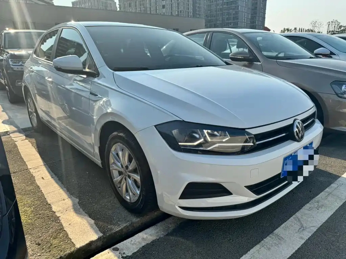 VOLKSWAGEN POLO