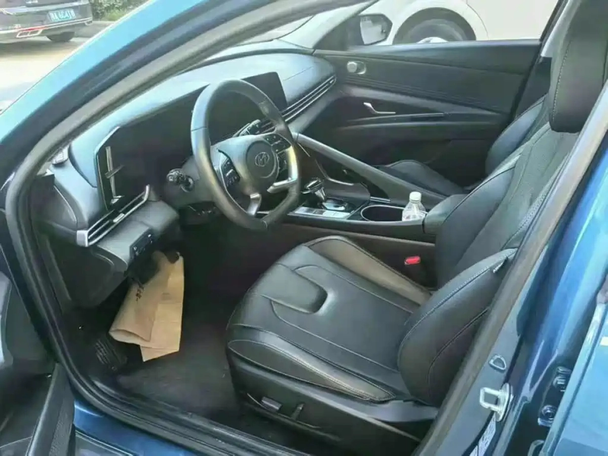 HYUNDAI ELANTRA