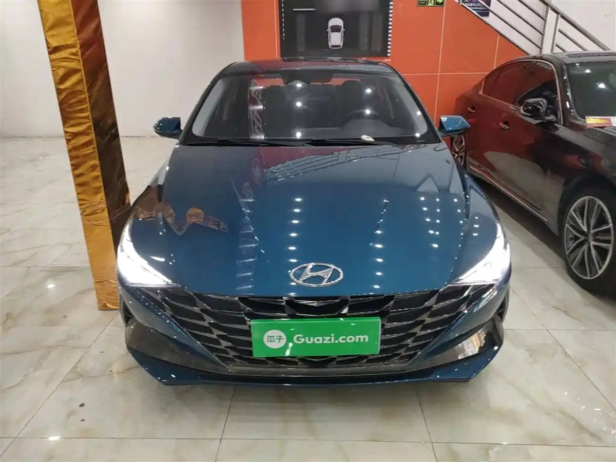 HYUNDAI ELANTRA